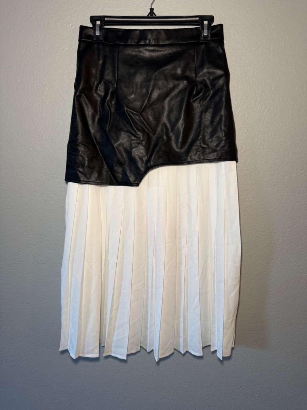 TwoTwinStyle Patchwork Pleated Skirt Faux Leather Large - Picture 3 of 7